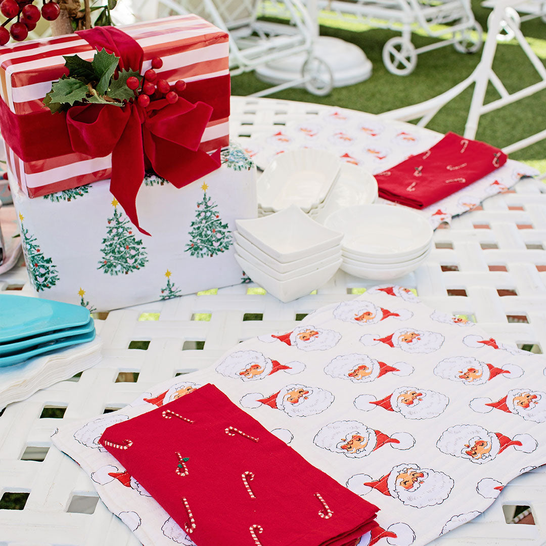 Reversible Quilted Placemat Set of 2 - Gardenia Santas / Holly