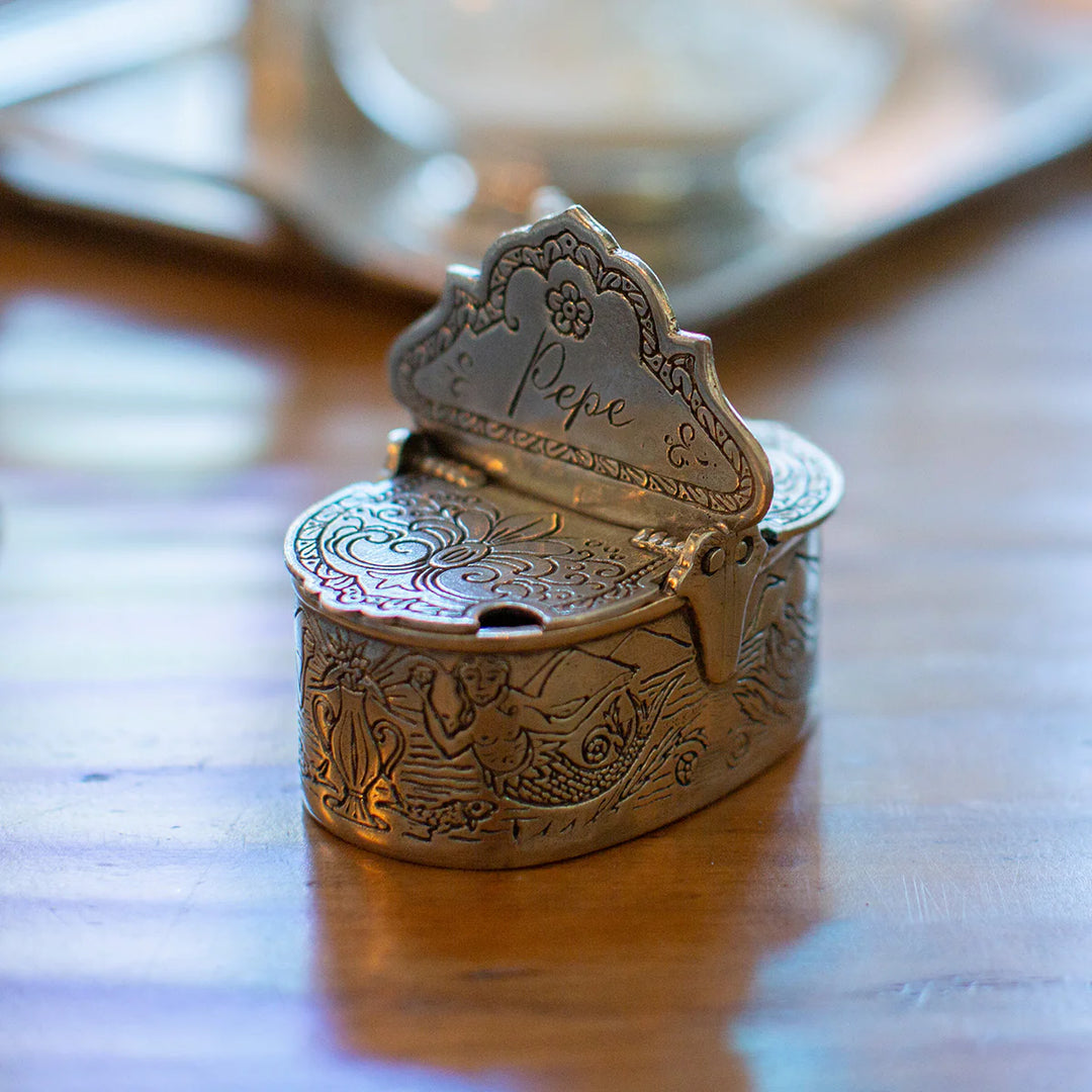 Tavola Salt & Pepper Box w/ Spoon