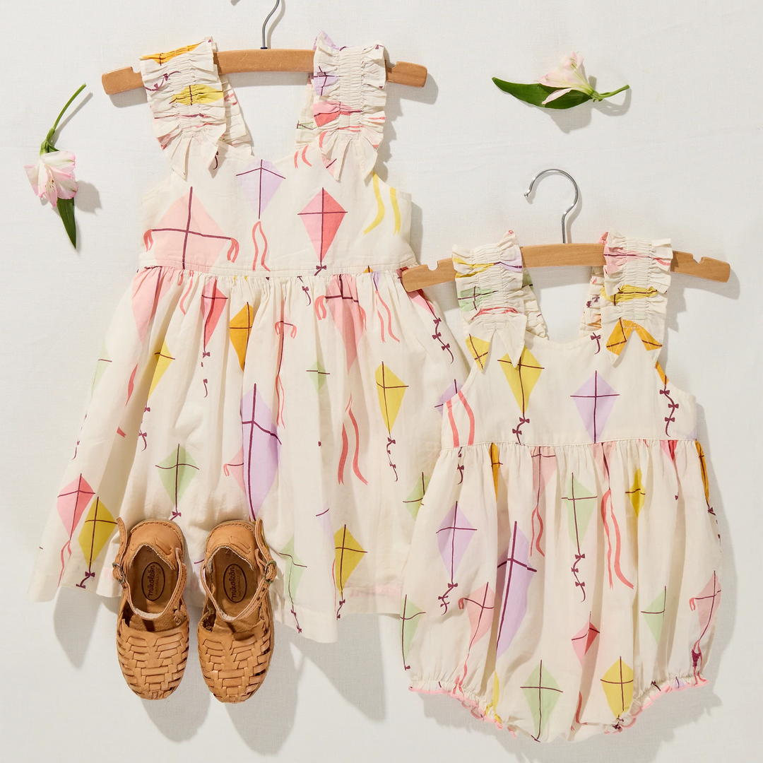 Baby Girls Via Bubble - Flying Kites