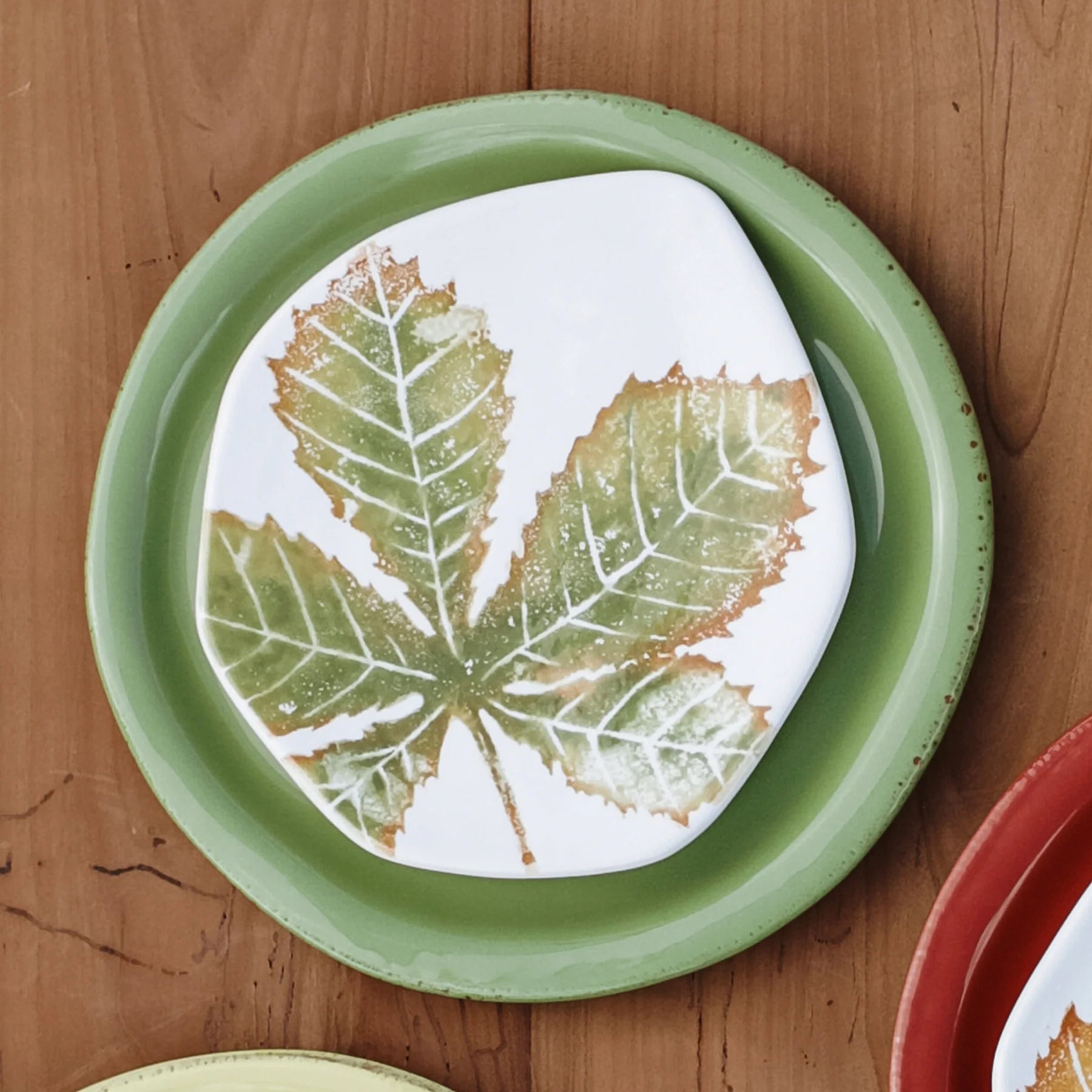 Autunno Chestnut Leaf Salad Plate