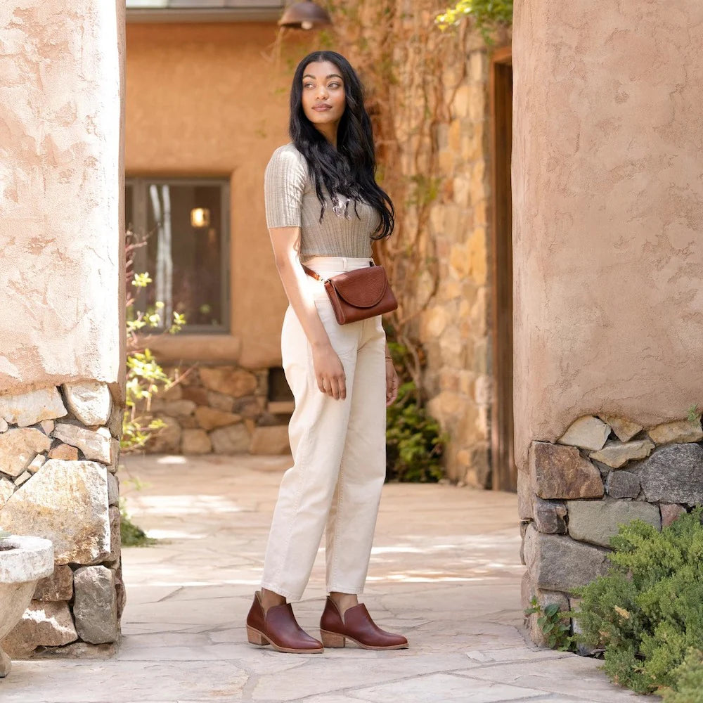 Nisolo Cleo Leather Convertible Crossbody Clutch