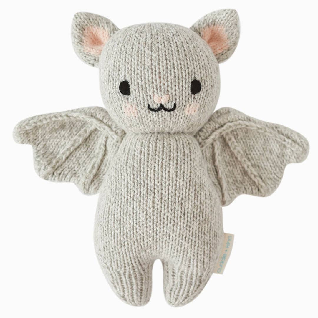 Flat image of the front of Cuddle+Kind&
