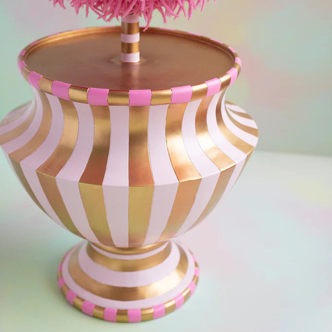 Close-up of the Glitterville topiary&