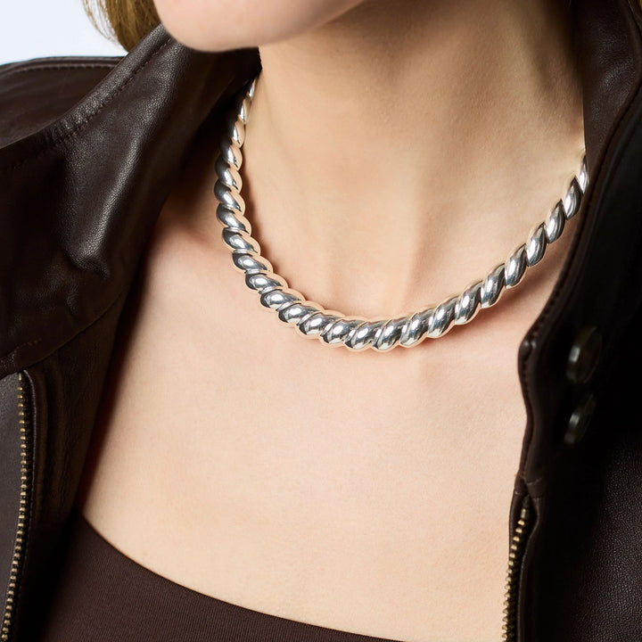 Model wearing silver Ravello Collar Necklace with polished twisted rope design