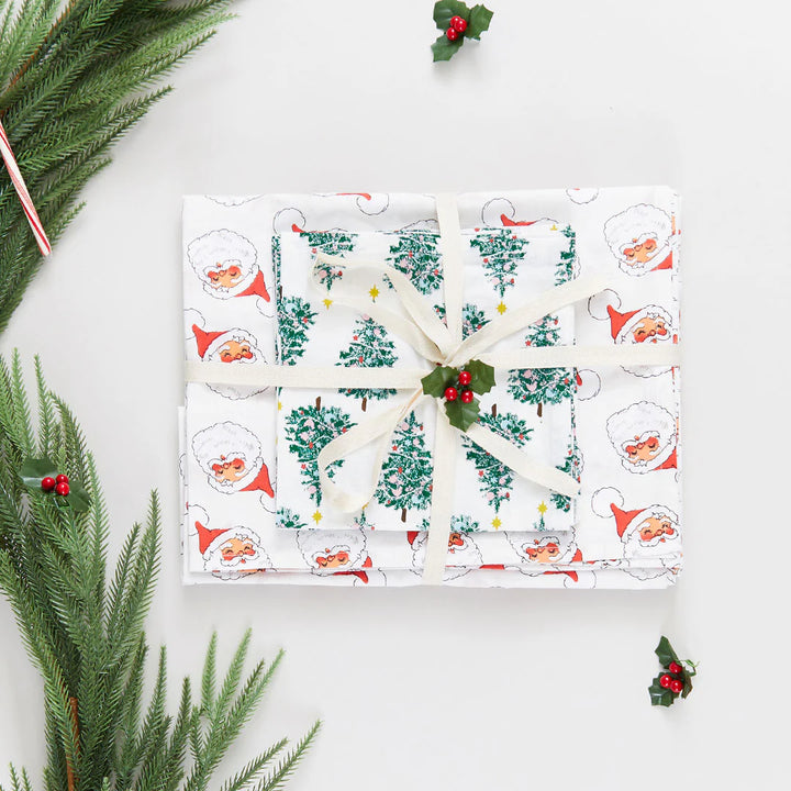 Reversible Quilted Placemat Set of 2 - Gardenia Santas / Holly
