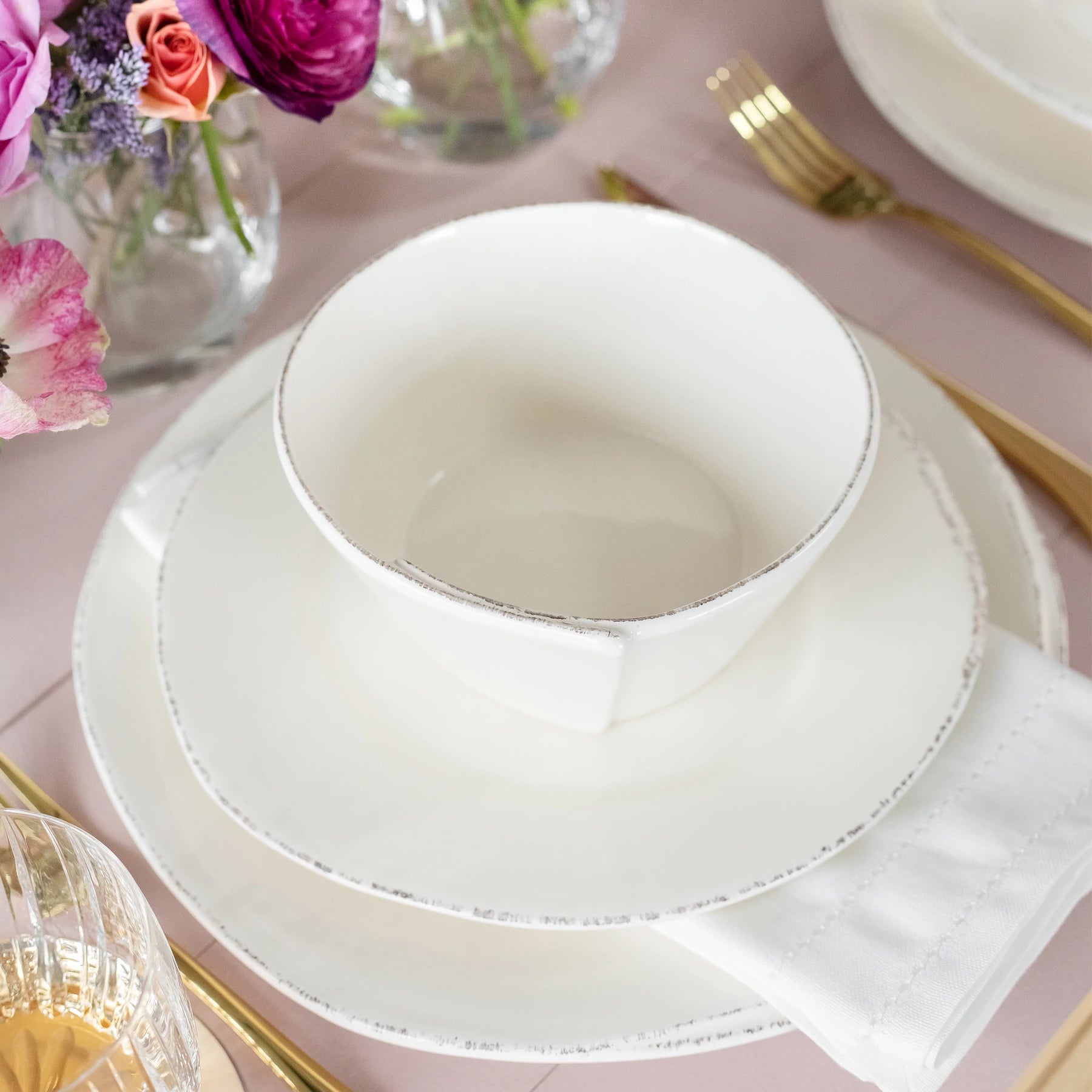 Lastra White Sixteen - Piece Place Setting