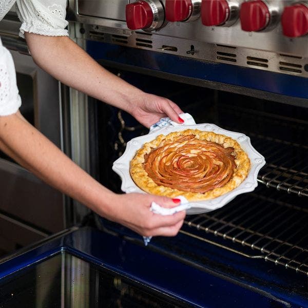 Berry & Thread Pie Dish - Whitewash