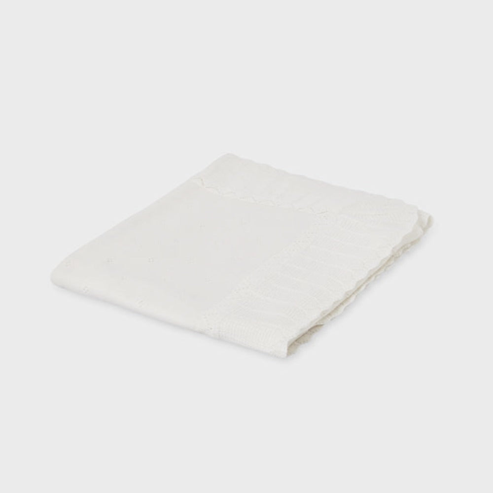 Cream Ruffled Knit Blanket
